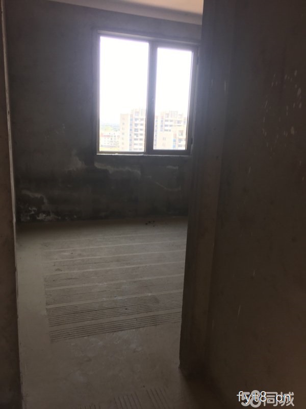 花千树洋房11楼送阁楼118平方有房产证可以按揭产证满两年